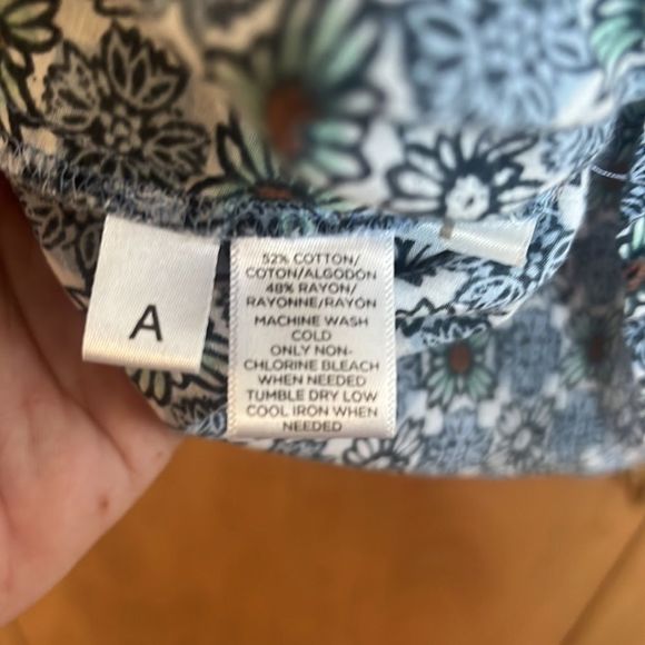 Loft Medium Button down long sleeve blouse. Blue, white and green floral print - Picture 7 of 7
